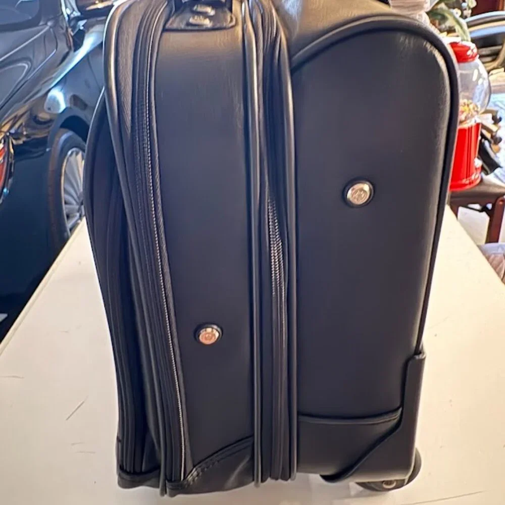 Franklin Covey Genuine Leather Rolling Office /Suitcase